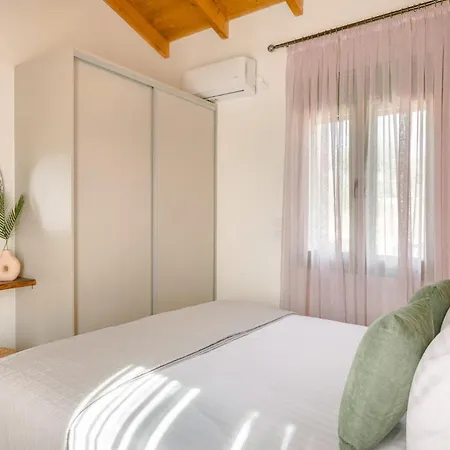 Dionisis By Vintage Travel * Karavádhos